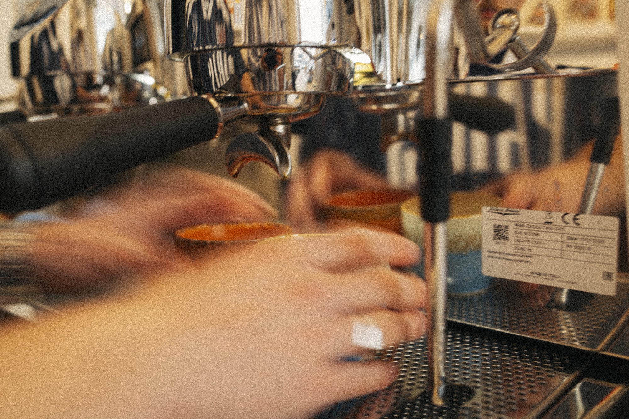Préparation d'un café à Maison Caldo